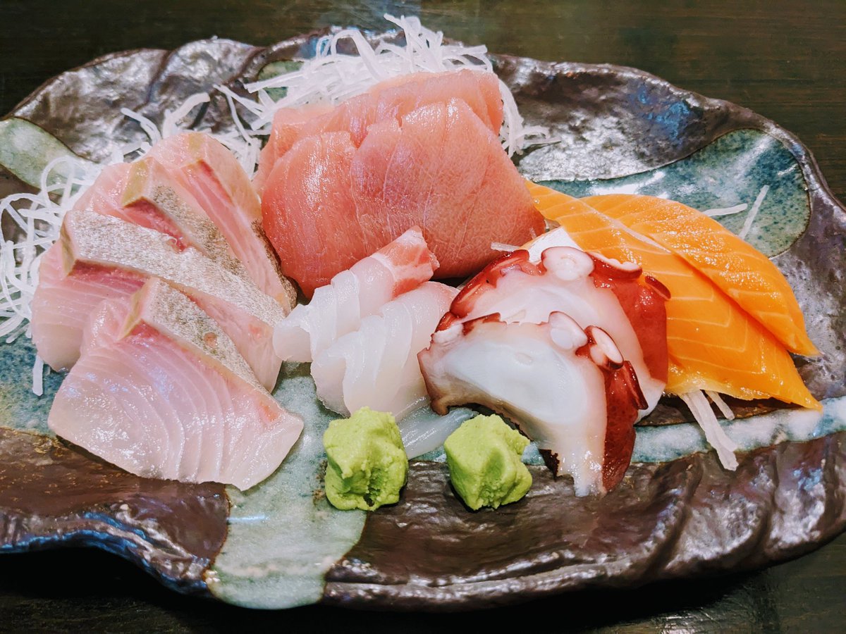 父のお店にご飯をたかりに…あっ💦食べに行ってきました ヾ(*>∀<)ﾉﾞ 🐟刺身盛合わせ 🐟昔から大好きな鮪胡麻漬け丼 こんな美味しいの食べたことない❣️と主人、大感激😋👍🏻 ̖́-✨ お小遣貰い～の&支払いせず、ついでにおかずもちゃっ