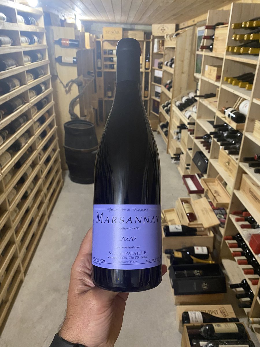 Un nuovo arrivo nella mia collezione!!!Pataille, un nome importante, un grande Pinot noir..non vedo l’ ora di aprire questa bottiglia!!
#vino #wine #winelover #burgundy #borgogne #frenchwine
