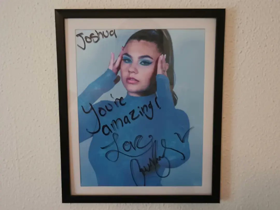 JDMod789's tweet image. My framed autographed photos signed by Amber Frank (formerly known professionally as Amber Montana) who starred as Taylor Hathaway for the sitcom television series "The Haunted Hathaways" that aired on Nickelodeon from July 13, 2013 to March 5, 2015.