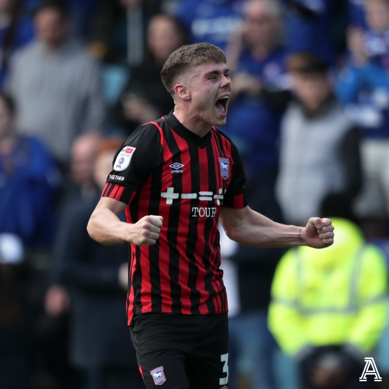 TheAthleticFC's tweet photo. Only two players in Europe's top five leagues have more assists this season than Leif Davis — Kevin De Bruyne and Lionel Messi.

The flying full-back speaks to @DTathletic about the similarities between Marcelo Bielsa and Kieran McKenna and promotion to the Championship.

#ITFC