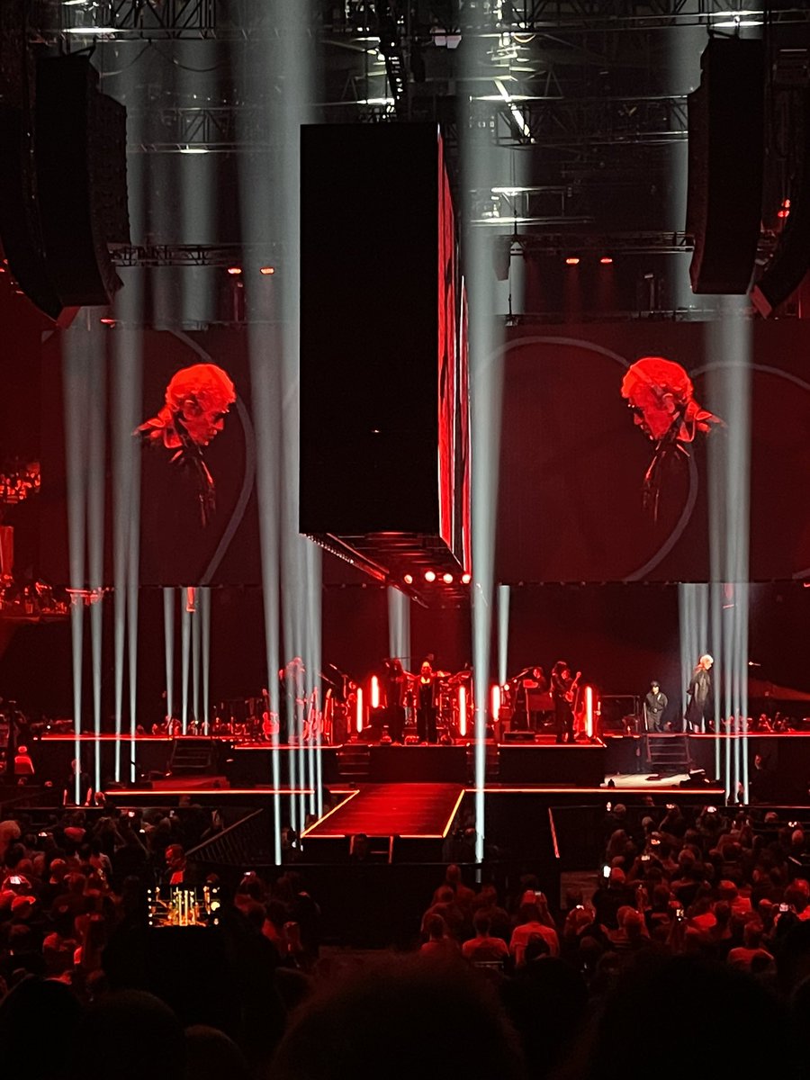 Evermeir's tweet photo. Dear Roger, amazing show in Antwerpen. But please remember this is Vlaanderen (Belgium) and not Les Pays Bas @rogerwaters https://t.co/GJD2JWiq7L