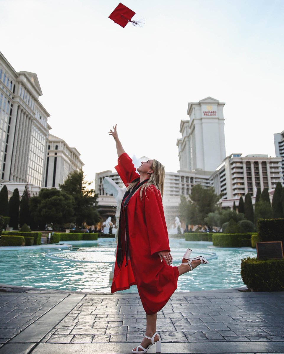 heyits_jami's tweet photo. Finally!! 🎓 https://t.co/jjiMz3XsU9