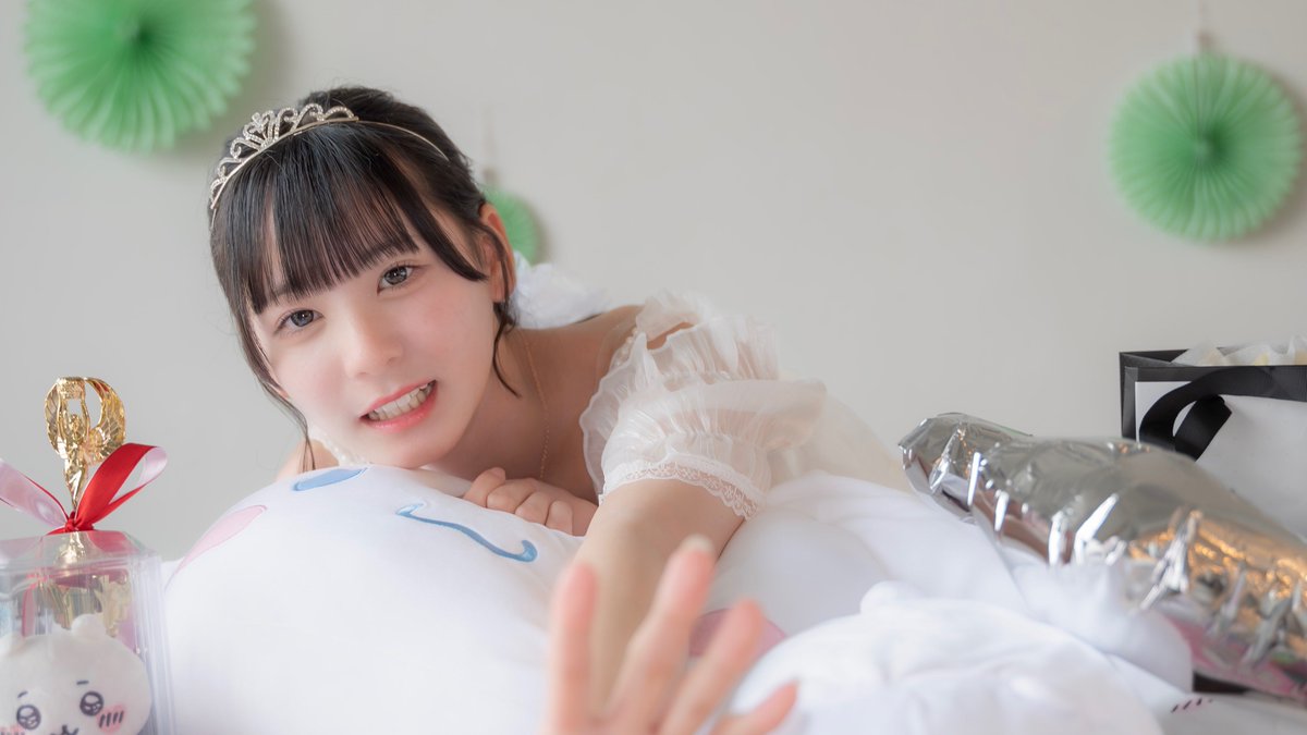 123TETRIS's tweet photo. おはようございます
プレゼントに囲まれたmiwaちゃん
可愛かった〜
次は白壁をいかした撮影したいな
#mlwa  
#MPFエンタメ
#MPF_B https://t.co/Yl2UgBzTQ6