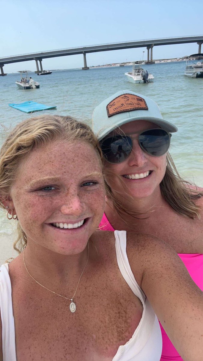 JaxStateVB's tweet photo. A great day to celebrate all the special ladies in our lives. 💕👩‍👧

Happy Mother’s Day from Jax State volleyball! https://t.co/Onz1iuspN6