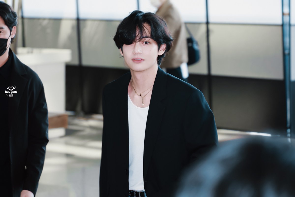 luv_you1230's tweet photo. •HD• 230515 인천 출국

#KIMTAEHYUNG #김태형 #방탄소년단뷔 #태형 #BTSV #V #テテ@BTS_twt https://t.co/W5b02rrCIe