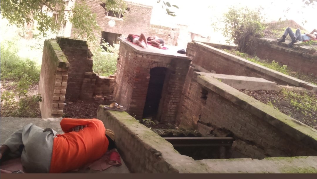 <a href="/AshwiniVaishnaw/">Ashwini Vaishnaw</a> <a href="/RailMinIndia/">Ministry of Railways</a> <a href="/narendramodi/">Narendra Modi</a> <a href="/LabourMinistry/">Ministry of Labour & Employment, GoI</a> <a href="/IR_CRB/">RB CRB</a>
Heartily thankful to railway adminstration for providing top level resting facilities for trackmaintainers during lunch break.