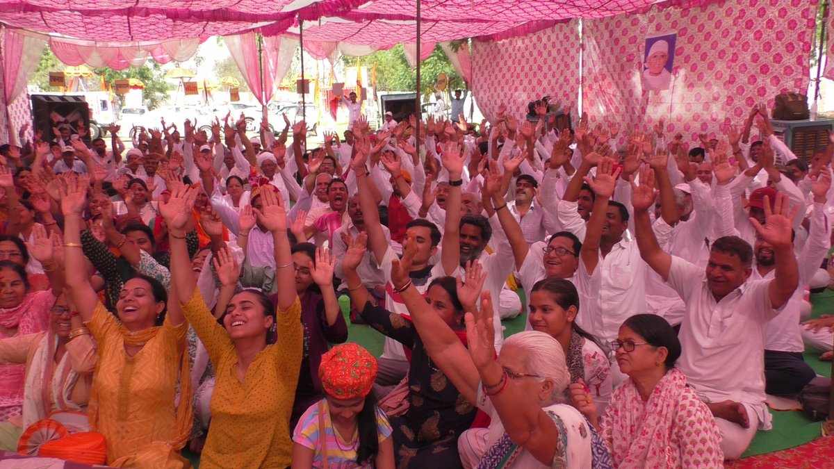 AshramBmr's tweet photo. ऐसे सत्संगो, सम्मेलनों में जाने से आध्यात्मिक उन्नति होती हैं। - Sant Shri Asharamji Bapu

#AshramDarpan - पूज्य बापूजी की पावन प्रेरणा से श्री योग वेदान्त सेवा समिति राज. द्वारा 14.05.2023 को #बीकानेर में राज्य स्तरीय सम्मेलन आयोजित किया गया।

सम्मेलन में पूज्य बापूजी पर हो रहे अन्याय के विरुद्ध आवाज बुलंद करने व सेवा - साधना में आगे बढ़ने का संकल्प लिया गया।

#SantShriAsharamjiAshram #Bikaner