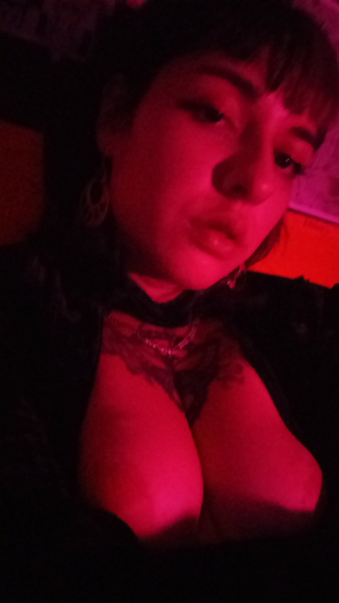 jennnomnom's tweet photo. @Valegut_vale Aburrida https://t.co/WgiFwpiNwK
