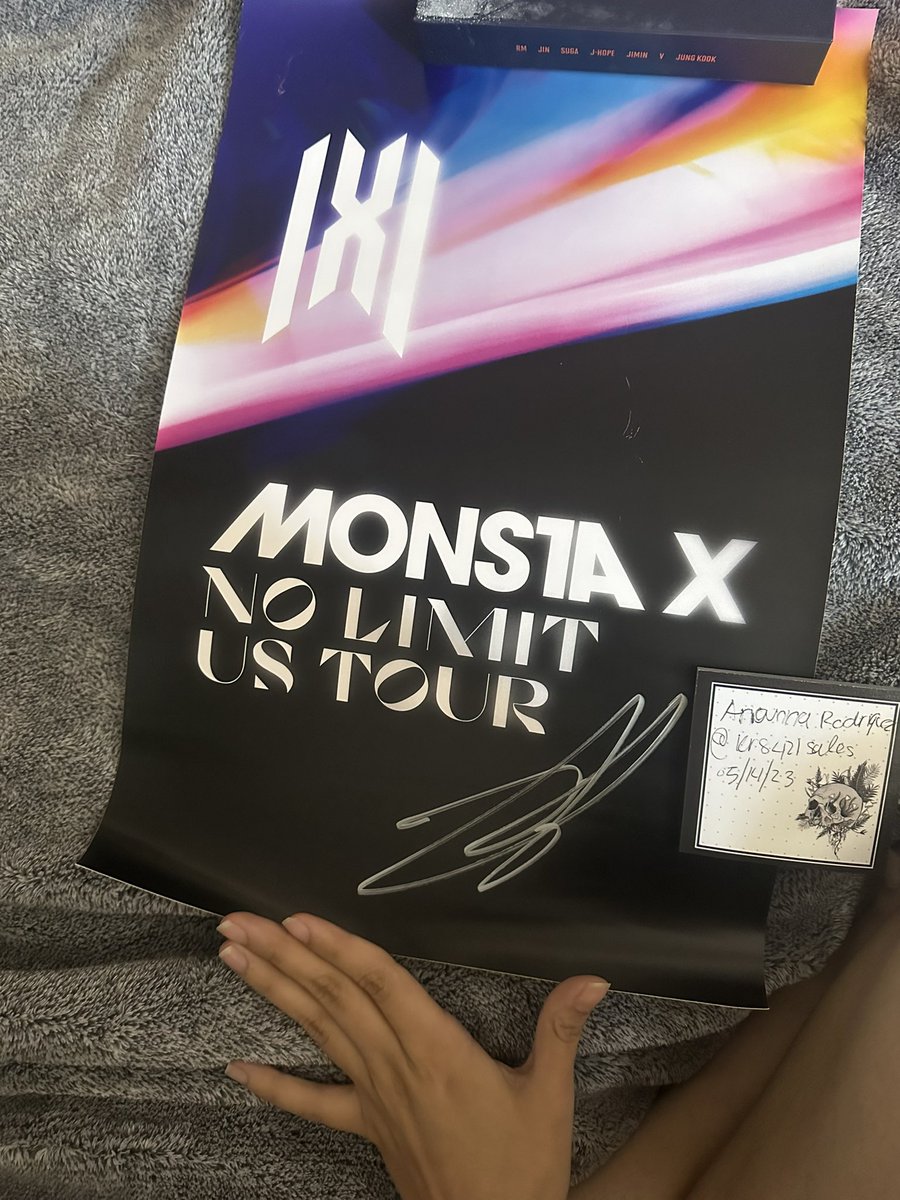 KR88421's tweet photo. Posting for a friend 
Would anyone be interested in signed no limit posters signed by Changkyun and Minhyuk? Qyop please just dm me https://t.co/BqZiL5wpAI
