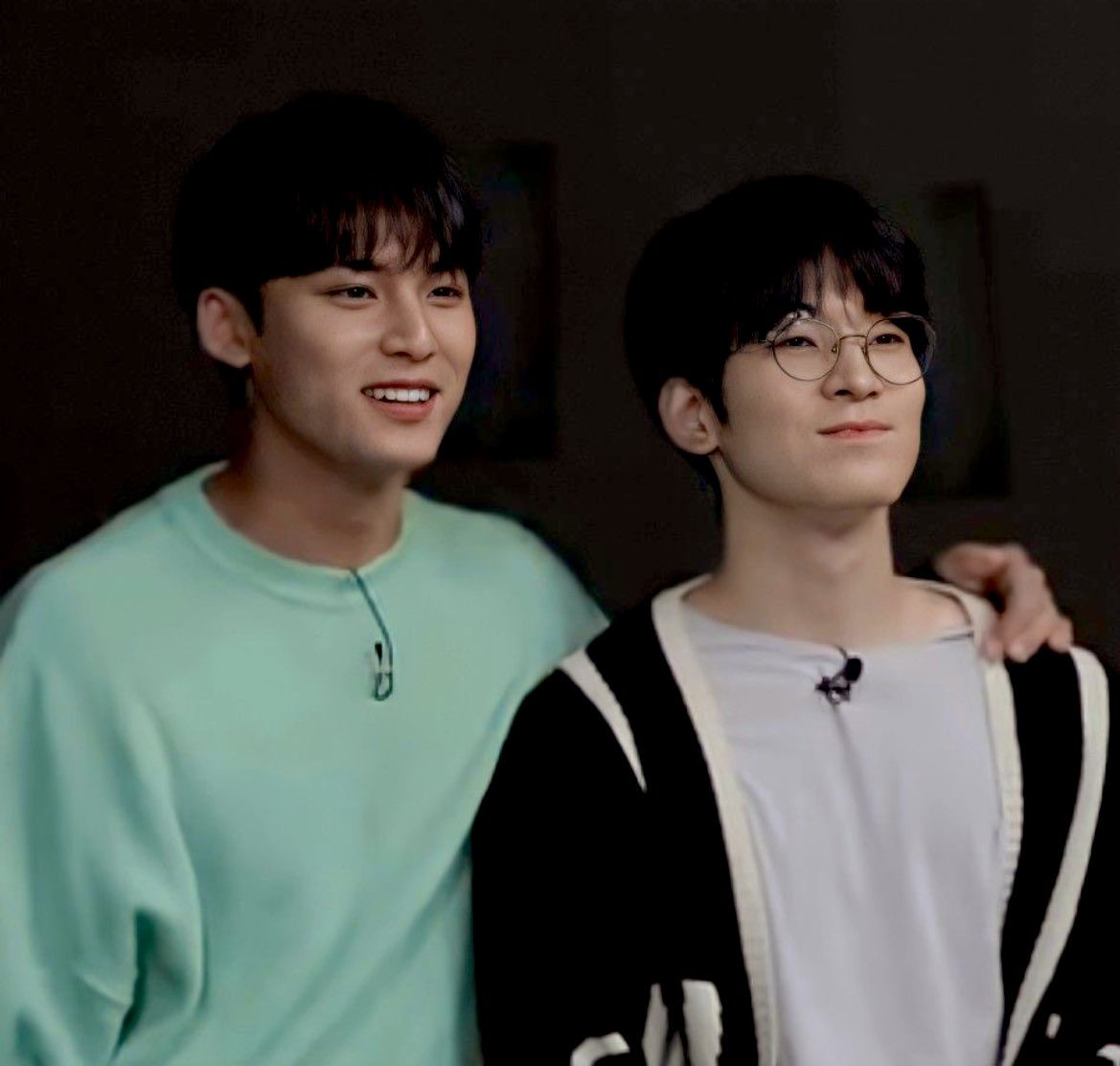 ausniyebe's tweet photo. 𝐃𝐨𝐫𝐦𝐢𝐥𝐚𝐠𝐫𝐨
  — 𝘮𝘪𝘯𝘸𝘰𝘯 𝘹 𝘰𝘤 🔞

Pano ba dapat tratuhin ang mga 3rd wheel? 

↳ wanshat! 🔞🔞🔞
↳ detailed s3x scenes, thr33s0me
↳ magpabulong sa qrts.
↳ MINORS ❌❌
↳ pw hint: tagalog, 10 letters

https://t.co/YLq0SmLZxK https://t.co/9ZMuekW6PJ