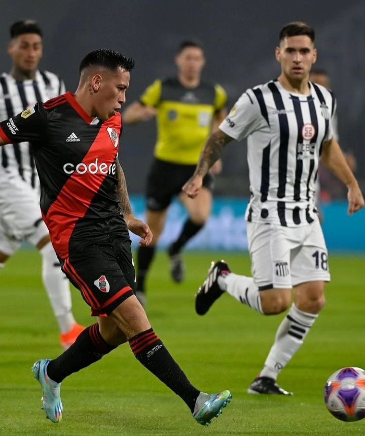 RevoDepo's tweet photo. Triunfazo de la T.
Talleres superó 2-1 a River Plate en Córdoba por la fecha 16 del Torneo Argentino 🇦🇷⚽

#revoluciondeportiva #riverplate #talleres #futbol #futbolargentino #periodismodeportivo #periodismo #todalainformacion #todoslosdeportes https://t.co/GxdzTlPQGH
