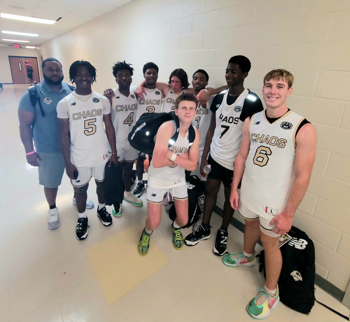 Down a couple guys, including a starter and arguably our best player, but these guys battled and played hard, most importantly they played together and extremely unselfish, to go 3-0 in the Who Want The Smoke event in Duncanville. Proud of the guys..brick by brick 🖤💛