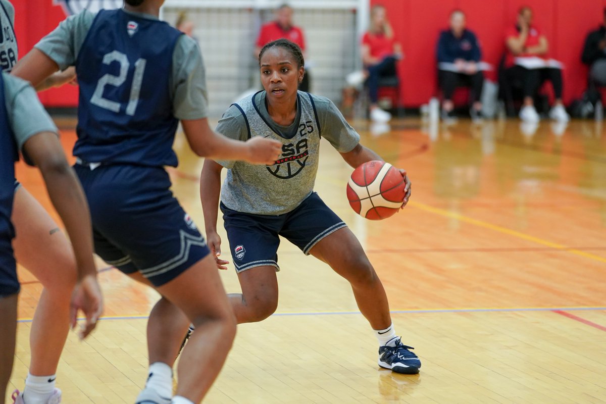 Some familiar names made the cut 🫣

Let's go, <a href="/laurenbetts12/">lauren betts</a> and <a href="/CharismaOsborne/">Charisma ⚡️</a>!

#GoBruins 🇺🇸💙💛 
(📸: courtesy of USA Basketball)