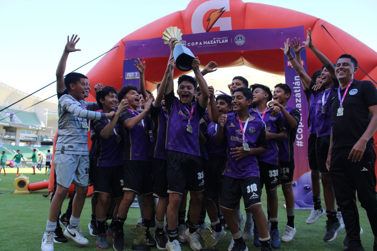MazatlanFC's tweet image. FELICIDADES, CAMPEONES 🏆

Nuestros equipos, #Sub11, #Sub12, y #Sub13, se coronaron en la @CopaMazatlan. 

Ese es el camino, ellos son los Cañoneros del futuro, ellos seguirán #ARREbatando ⚓️