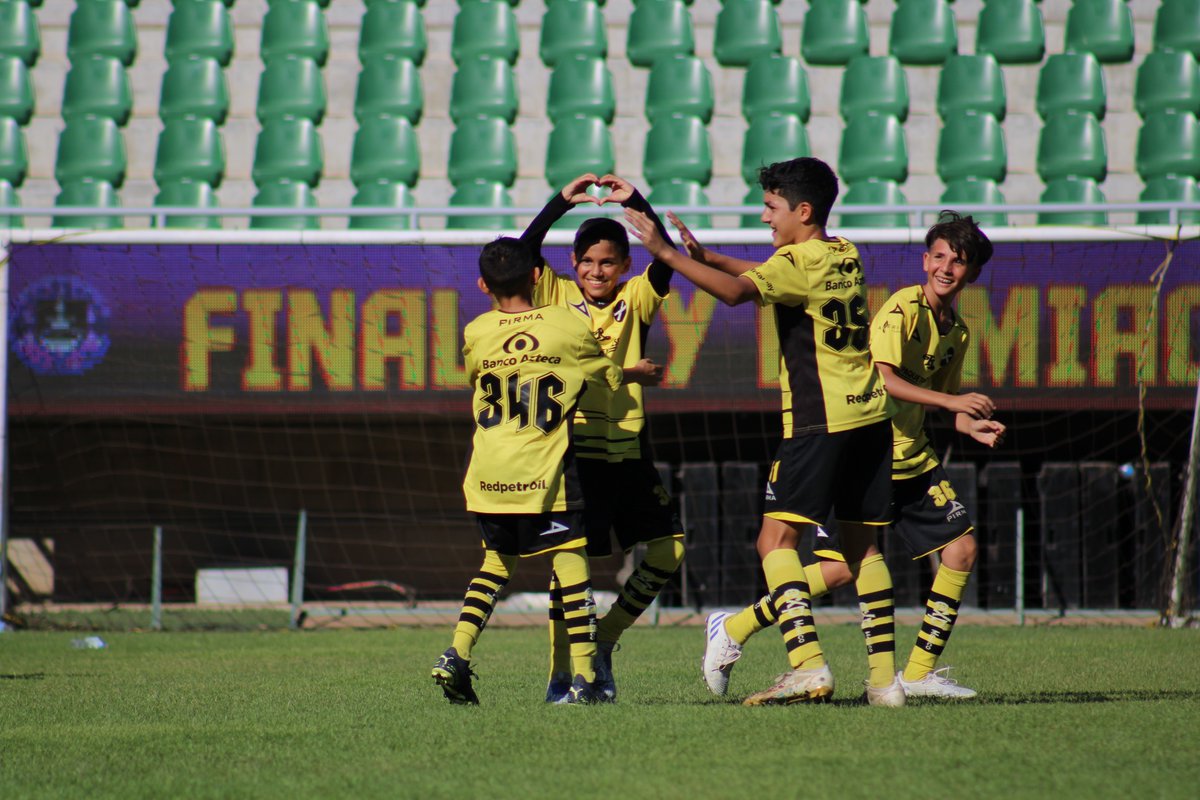 MazatlanFC's tweet image. FELICIDADES, CAMPEONES 🏆

Nuestros equipos, #Sub11, #Sub12, y #Sub13, se coronaron en la @CopaMazatlan. 

Ese es el camino, ellos son los Cañoneros del futuro, ellos seguirán #ARREbatando ⚓️
