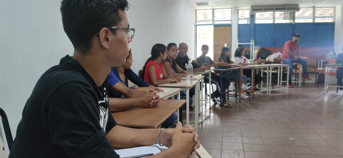 BloqLlanero_MRT's tweet photo. Nos formamos y esa es nuestra luz...

Extraordinaria participación de la militancia #TUPAMARO de @CojedesMRT en los talleres de comunicación y propaganda

La formación, eleva el nivel de conciencia crítica revolucionaria

#RespetoALaSoberanía
#ArtilleríaDelPensamientoRebelde https://t.co/biP2UI6cEA