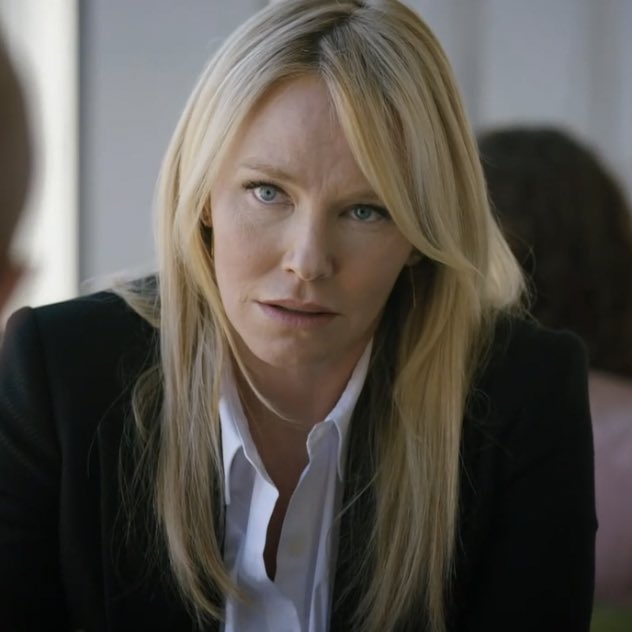 watermelonryann's tweet photo. i just love my girl so much i can’t even put it into words #KelliGiddish #AmandaRollins #KelliGoddess #SVU https://t.co/Kc614vt2jq