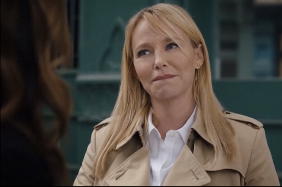 watermelonryann's tweet photo. i just love my girl so much i can’t even put it into words #KelliGiddish #AmandaRollins #KelliGoddess #SVU https://t.co/Kc614vt2jq
