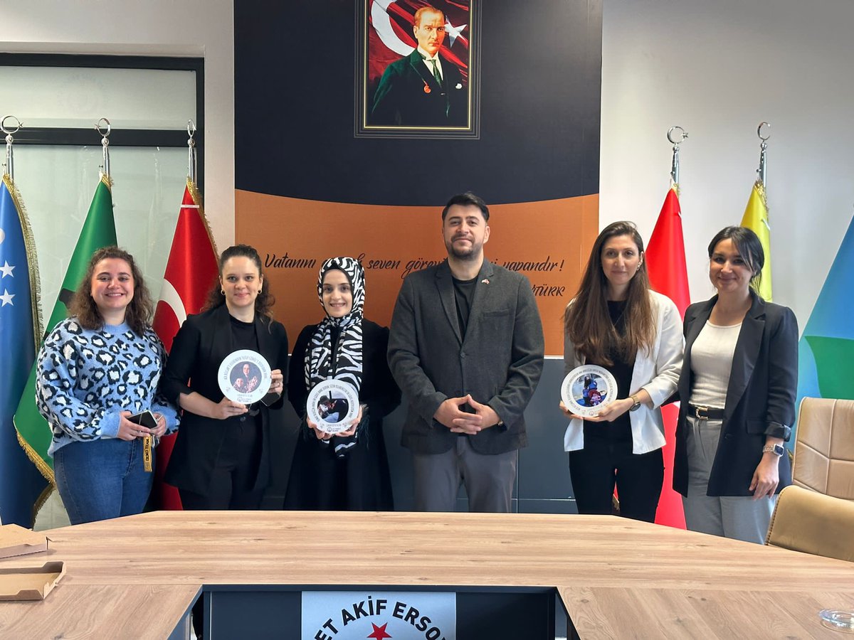 AkifCpal's tweet photo. Öğretmen annelerimizin günü kutlu olsun. Sevgiyle hep kalplerde emeğinize sağlık https://t.co/rn5pRt6kFp