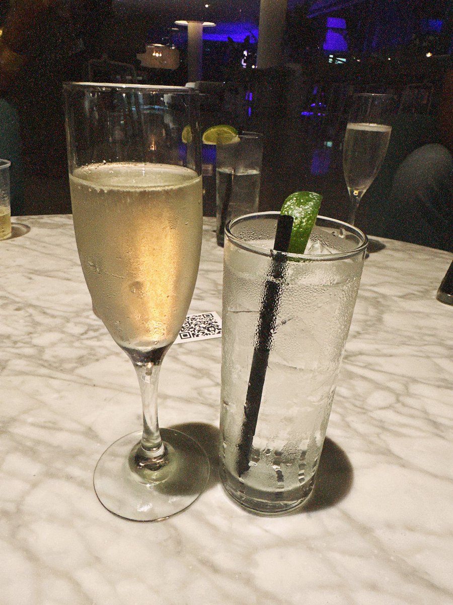 JRH_ANDRES's tweet photo. 🍸🍹🥂 https://t.co/NyU1TZMXnc