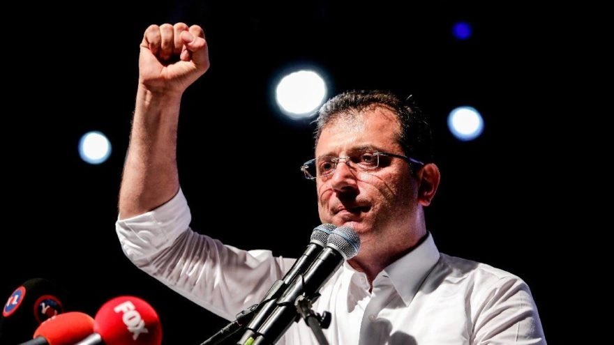 mehholmes's tweet photo. hadi baba şimdi değilse ne zaman aq çıkar ceketi kravatı, sıva kolları kullan ultiyi https://t.co/gccXhK4N07
