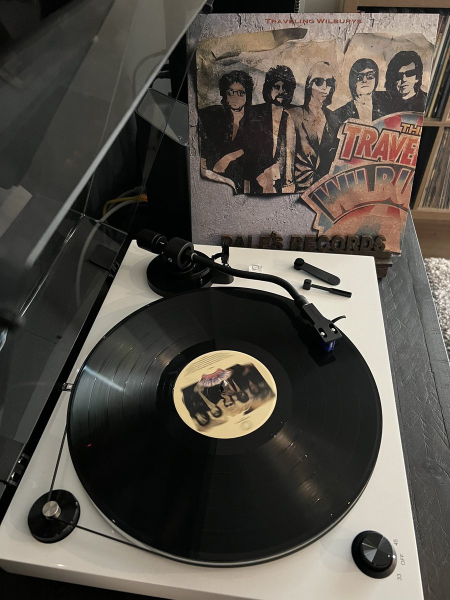 Sunday evening tunes 🎶🎶 #TravelingWilburys #NowPlaying #VinylRecords #VinylCollector