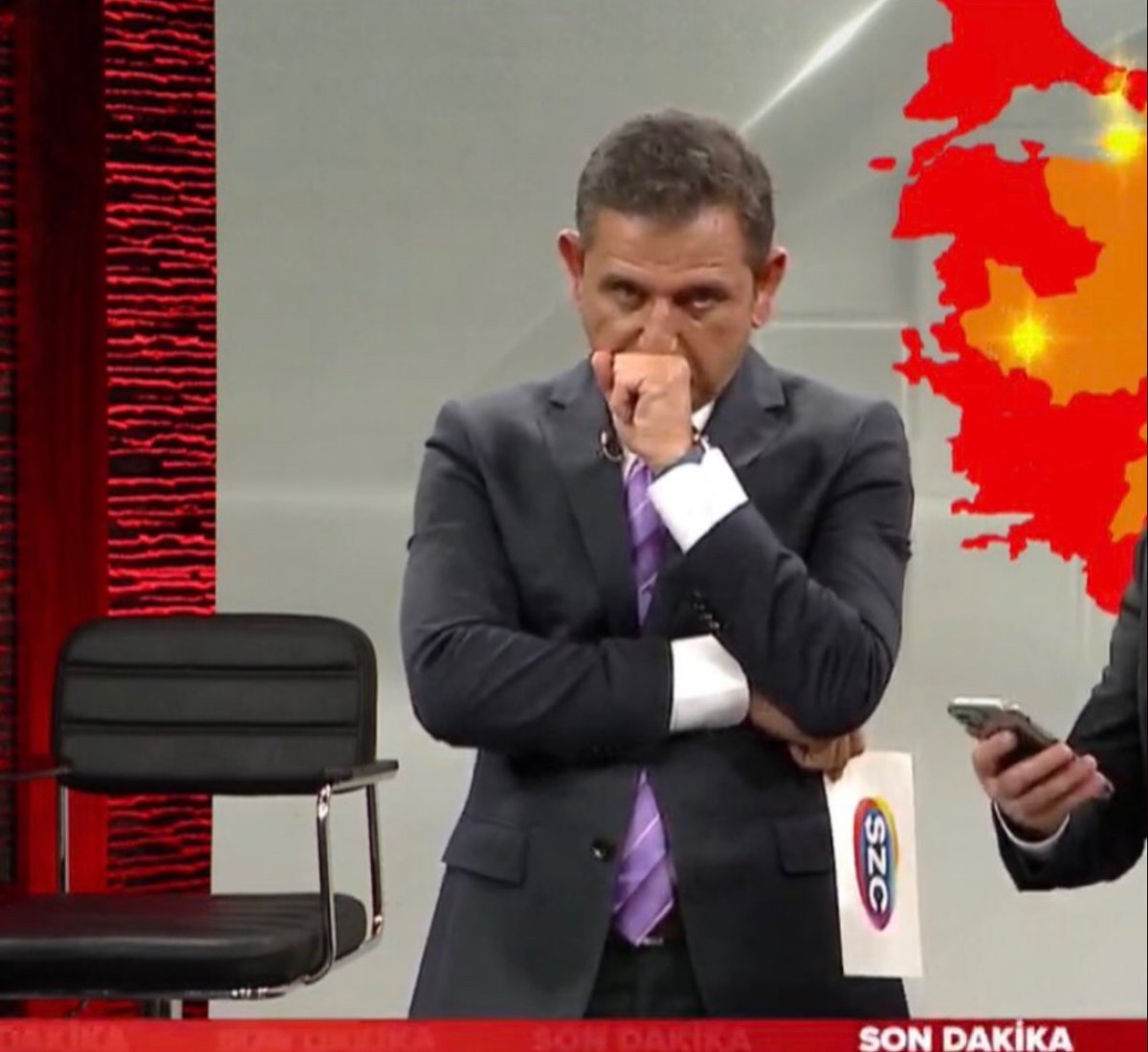 Heyttt beee şu duruşa şu asalete bak beee!! İlk defa seçim kaybetmiş gibi duruyor sanki??