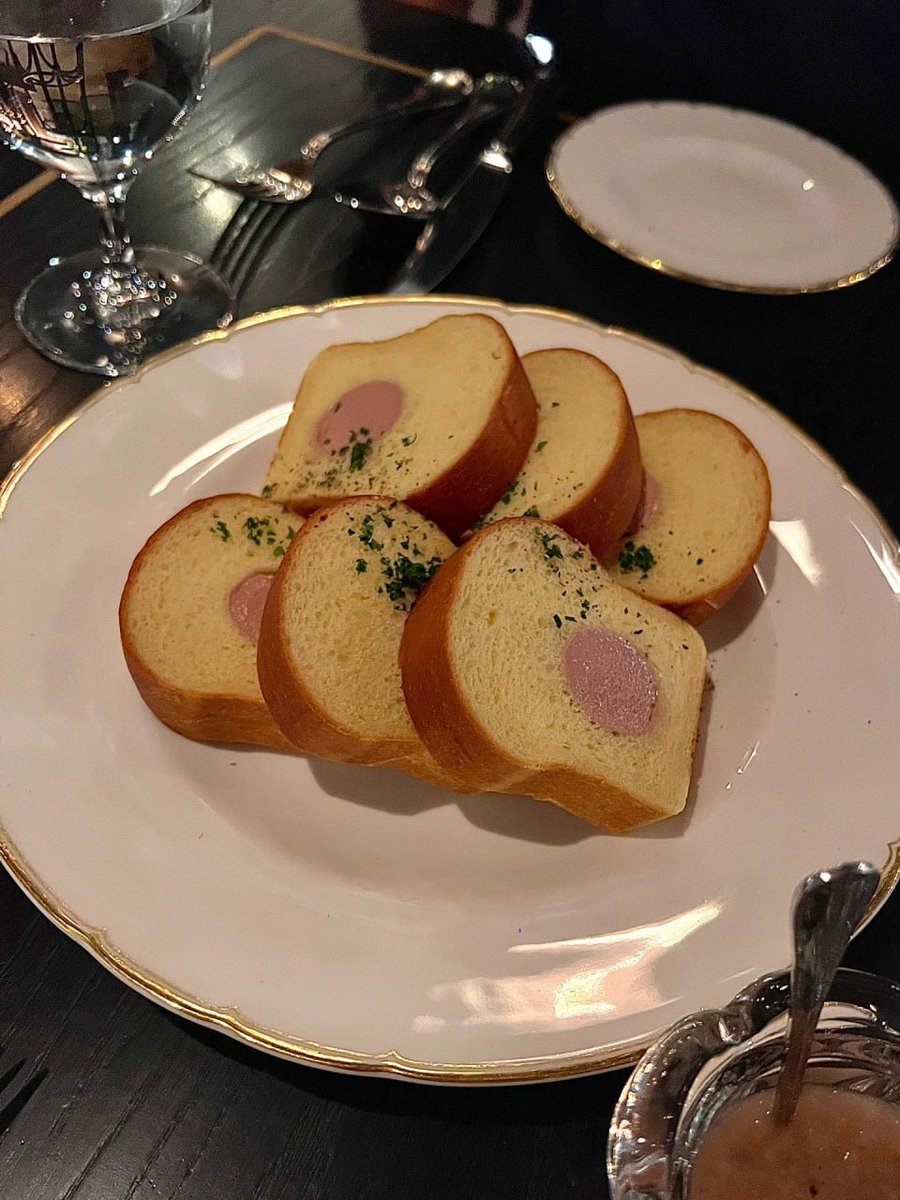 Amy665456's tweet photo. This French meal tastes pretty good. https://t.co/oJpHVdVCsR