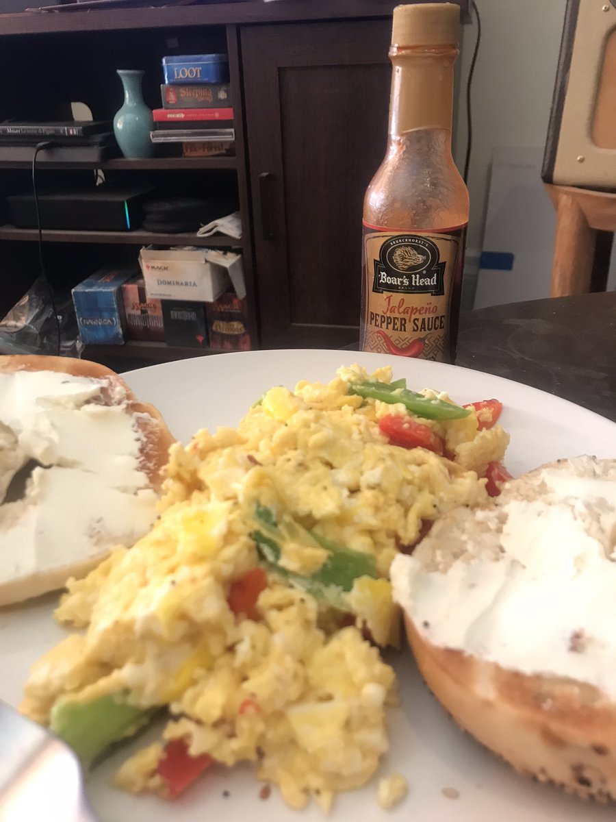 youngpeezy8's tweet photo. #boarshead #jalapenopeppersauce #eggs #chefpeezy https://t.co/gms2awX5zZ