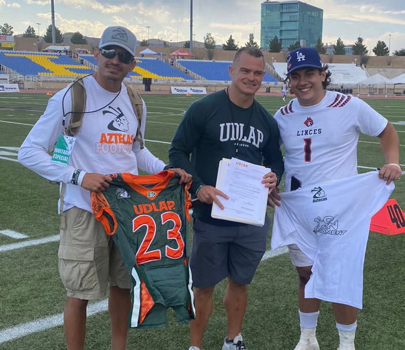 gradatrc's tweet image. Los Aztecas de UDLA han invitado al lagunero Carlos Leaños a continuar su carrera de estudiante/atleta con ellos. 
Carlos es egresado de la cantera de AFAIL, con los Gigantes de la @UDT_Deportiva y posteriormente con los Linces UVM Campus Torreón.

#LagunaPower🏈🫶🏻