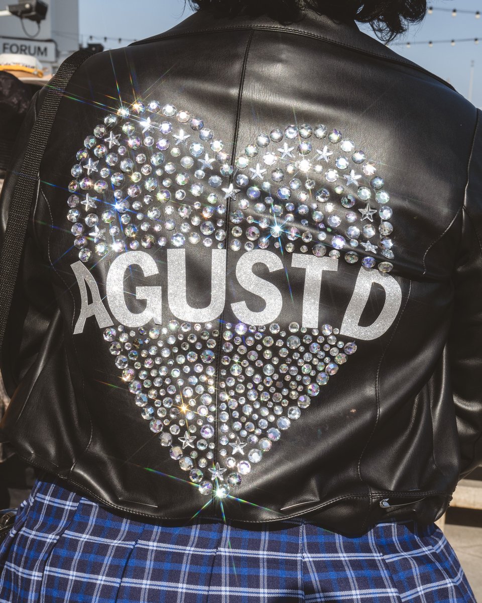thekiaforum's tweet photo. Whichever name you prefer to call him, he's BACK for the finale. TODAY IS D-DAY.

#SUGA_AgustD_TOUR_in_LA #D_DAY_TOUR #DDAY #SUGA #AgustD #슈가 #AgustD_SUGA_Tour_in_LA https://t.co/0f7lDuScNl