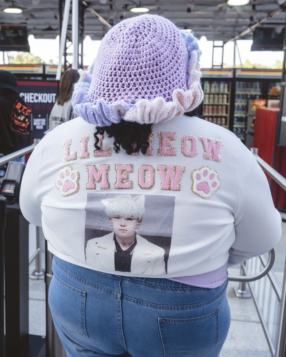 thekiaforum's tweet photo. Whichever name you prefer to call him, he's BACK for the finale. TODAY IS D-DAY.

#SUGA_AgustD_TOUR_in_LA #D_DAY_TOUR #DDAY #SUGA #AgustD #슈가 #AgustD_SUGA_Tour_in_LA https://t.co/0f7lDuScNl