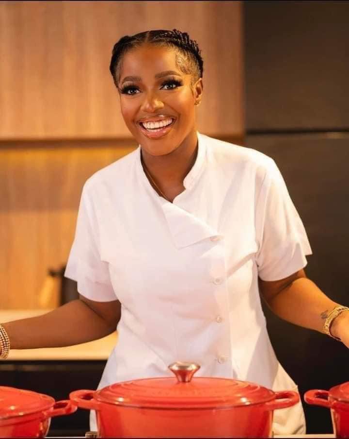 MrUdomEmmanuel's tweet photo. I spoke with Hilda Baci this evening and commended her for representing the best attributes of the Akwa Ibom woman, for her passion and determination to break the Guinness World record for the longest cooking marathon by an individual. https://t.co/TWqPsmgZEZ