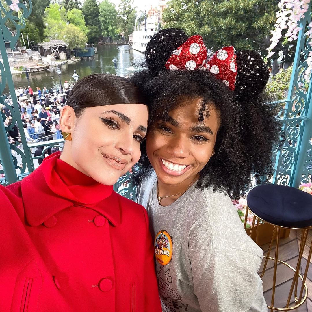 sofiacarsoninfo's tweet image. 📸 Novas fotos de Sofia Carson com os participantes do American Idol.