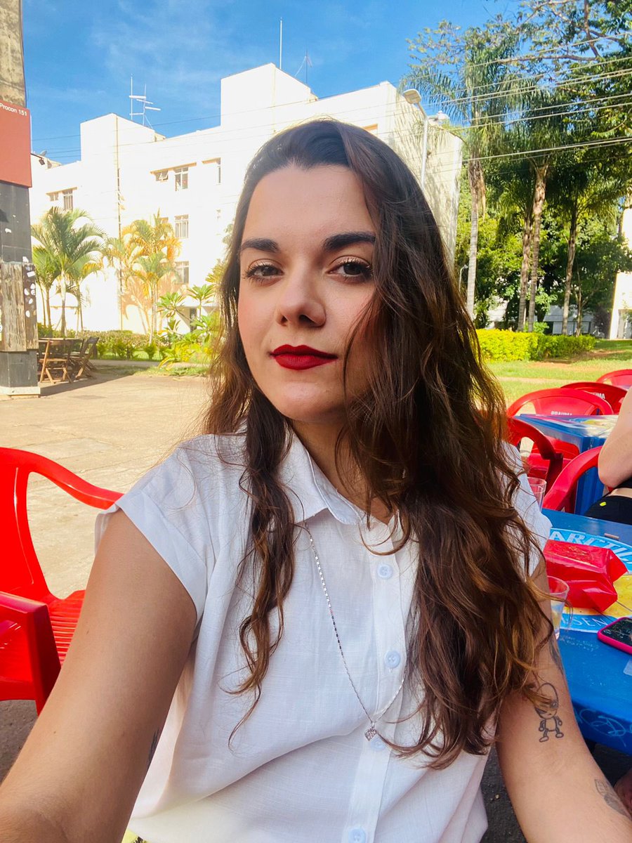 lariifox's tweet photo. Você diria que esta princesa 👑 tem cara de quase 30 anos ? 🤔 https://t.co/y6XWL7S44c