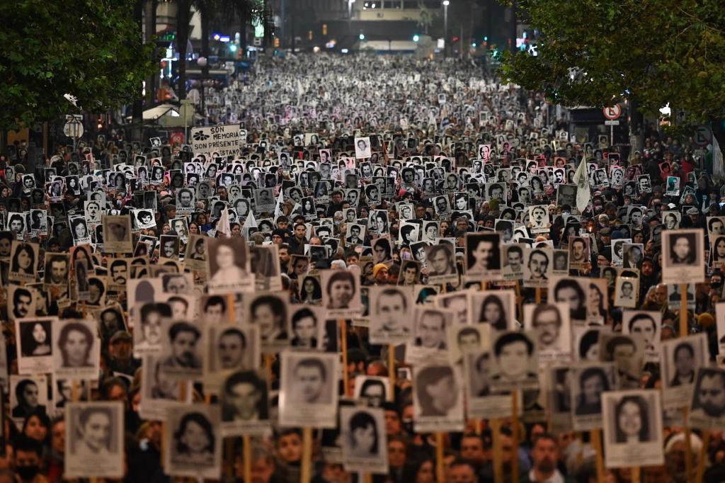 img_delsilencio's tweet photo. Quedan seis días para la #MarchadelSilencio2023

Este 20 de Mayo decimos PRESENTE 
#TodosSomosFamiliares 
#MayoMesdelaMemoria https://t.co/vqOFrLSULC