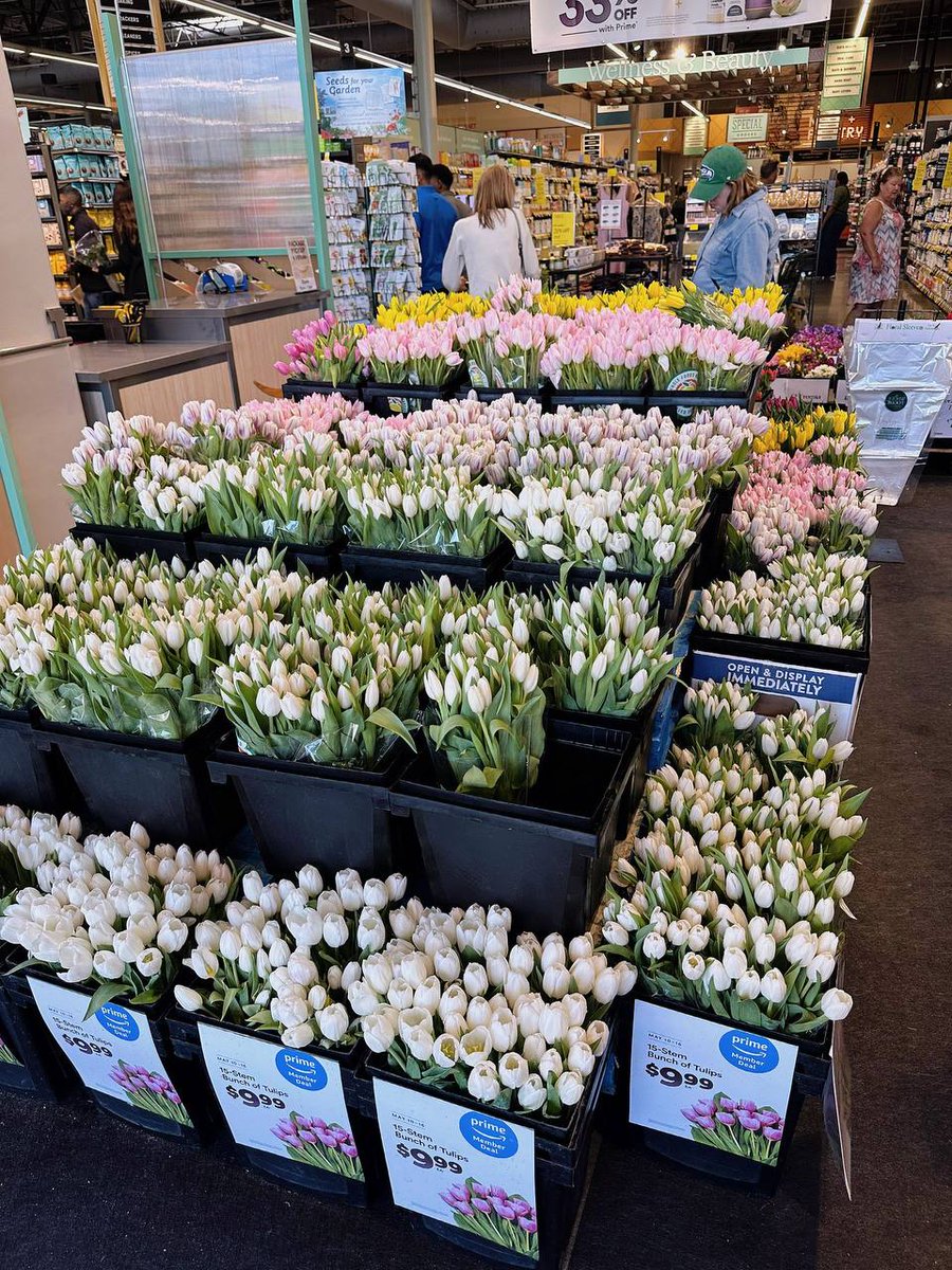 This great holiday is always accompanied by flowers that represent affection and warmth  #Mother's Day #Flowers #Florist