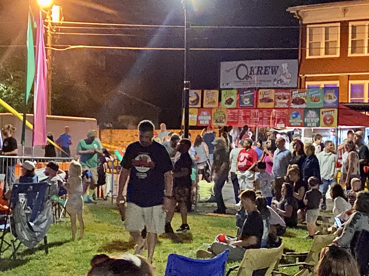 thewonbroadway's tweet photo. Just another reason to live in downtown Paducah! The Lower Town Arts &amp; Music Festival was a huge success. Great crowds, food, drinks, creative vendors, and, of course, music. Our favorite was the unique rock/soul and energy from Bee Taylor. She stole the show! https://t.co/vZwaMJrAgK