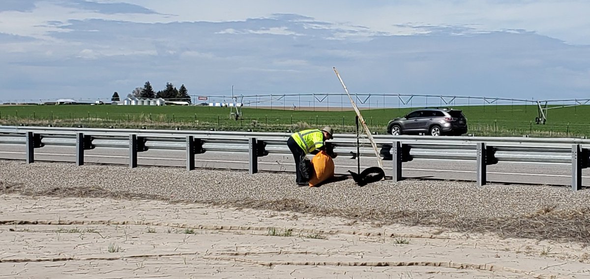 TheDoctorRAB's tweet photo. @ANS_org This Saturday @ANSIdaho worked our spring highway cleanup on 2 miles of I-15. Nineteen of these bags. We went out for #FancyPizza after. https://t.co/nzzw5zkO0a