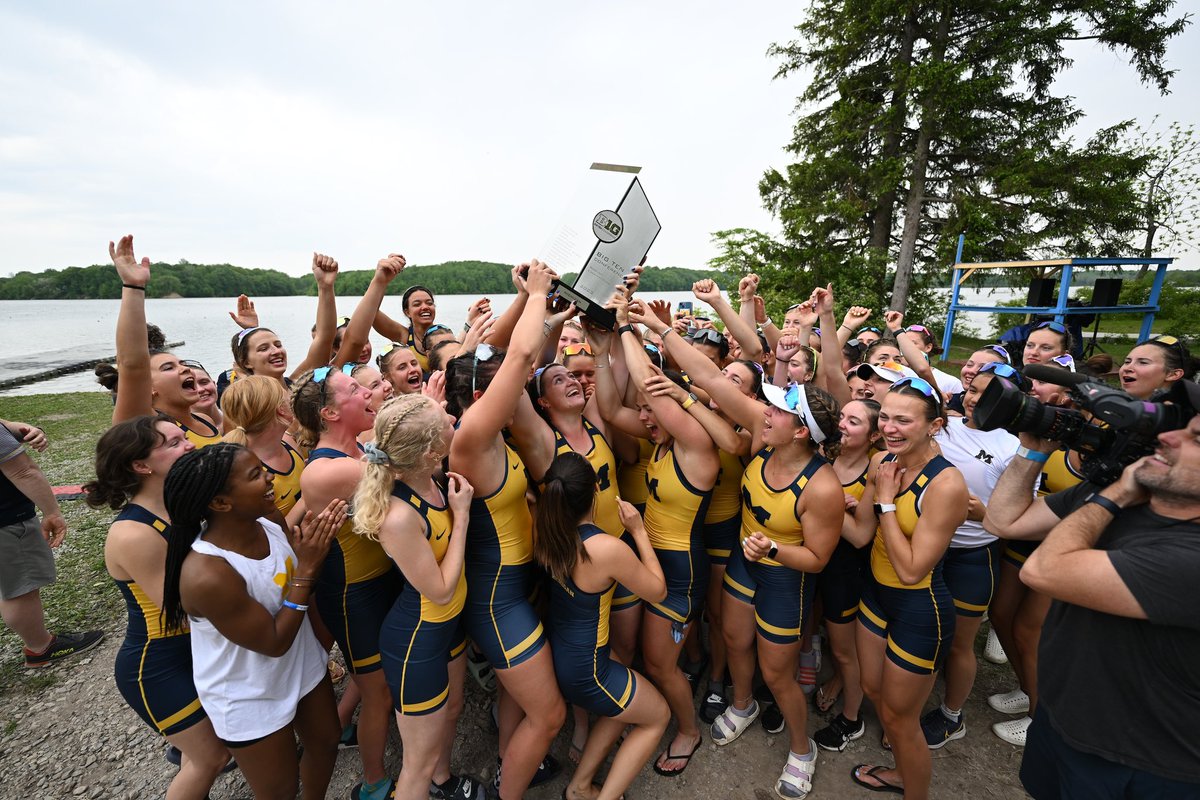 umichrowing's tweet photo. B1G Day. B1G Emotions. 

#RowBlue 〽️ https://t.co/5d3Op9kXZB