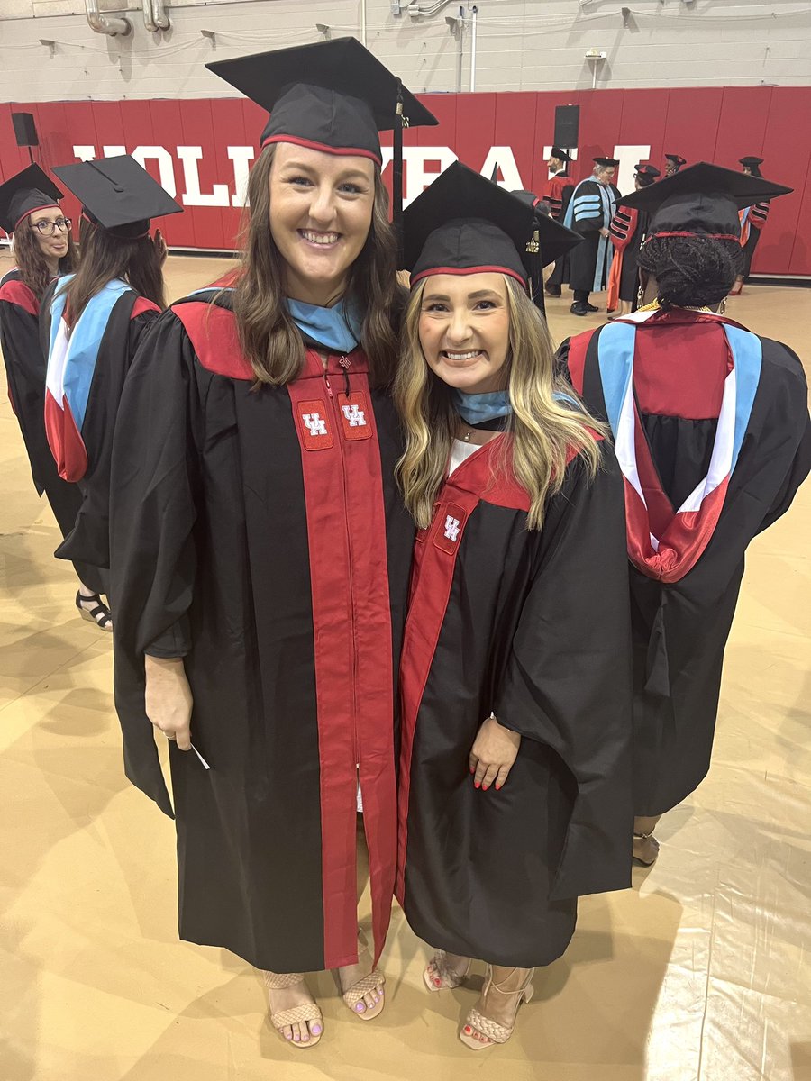 MrsOwensK's tweet photo. So fun running into a fellow LIT at the @UHCOE graduation! 🎓 @FBISDLiteracy https://t.co/On44e4ItzR