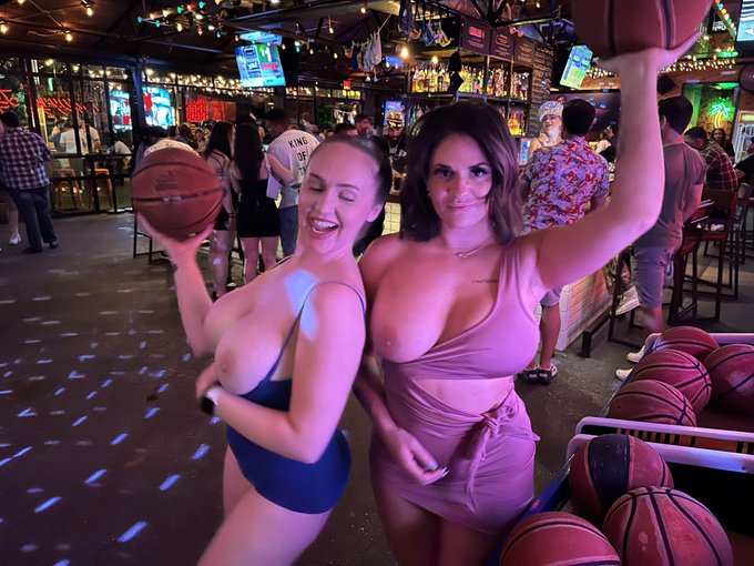 3 pic. Would you go out with us ? @bigtxem098 https://t.co/1FfK8zIaBJ