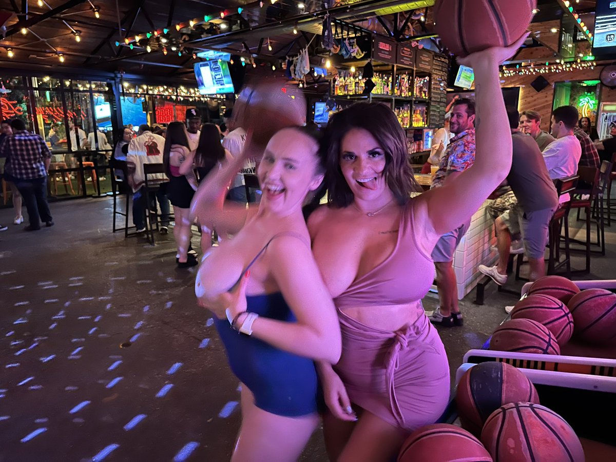 Abby Rose 🌹 on Twitter: "Would you go out with us ? @bigtxem098"