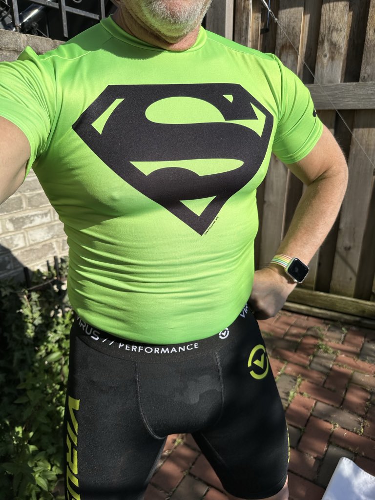 n2_briefs's tweet photo. Putting the #VirusIntl &amp; #UnderArmour compression gear on for a sweaty outdoor HIIT workout!
💚 
#Compression #Superman #SuperDaddy #AlterEgo https://t.co/JTVpklxglD