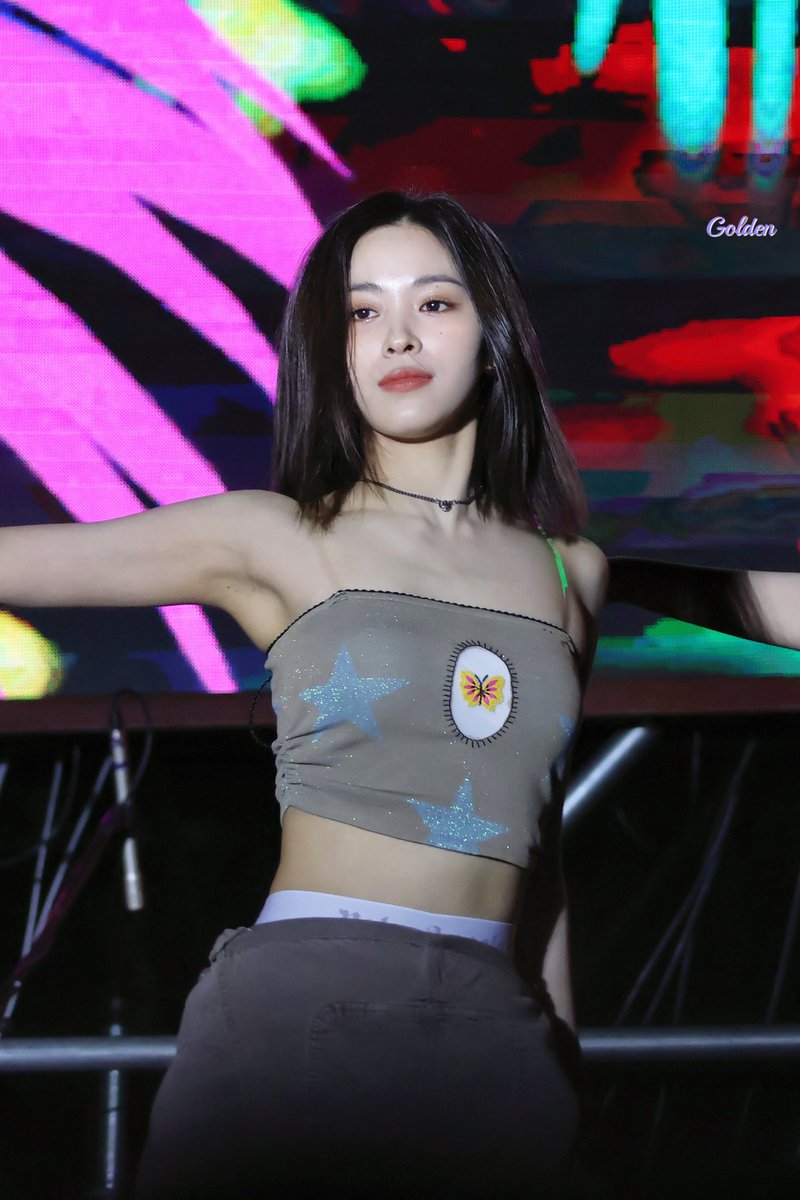 Golden_0817's tweet photo. 230512 언니 넘 예뻐😭

 #있지 #ITZY #RYUJIN #류진 https://t.co/tDDWPLb1BP