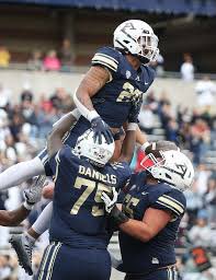 UpchurchKarsten's tweet photo. After a great talk with @Coach_J_Rod I am blessed to receive an offer from @ZipsFB!! @EMCCathletics @Archer5151 @KingWilk @_CoachKThompson @CoachT_Pope https://t.co/kBGGVPUGvc