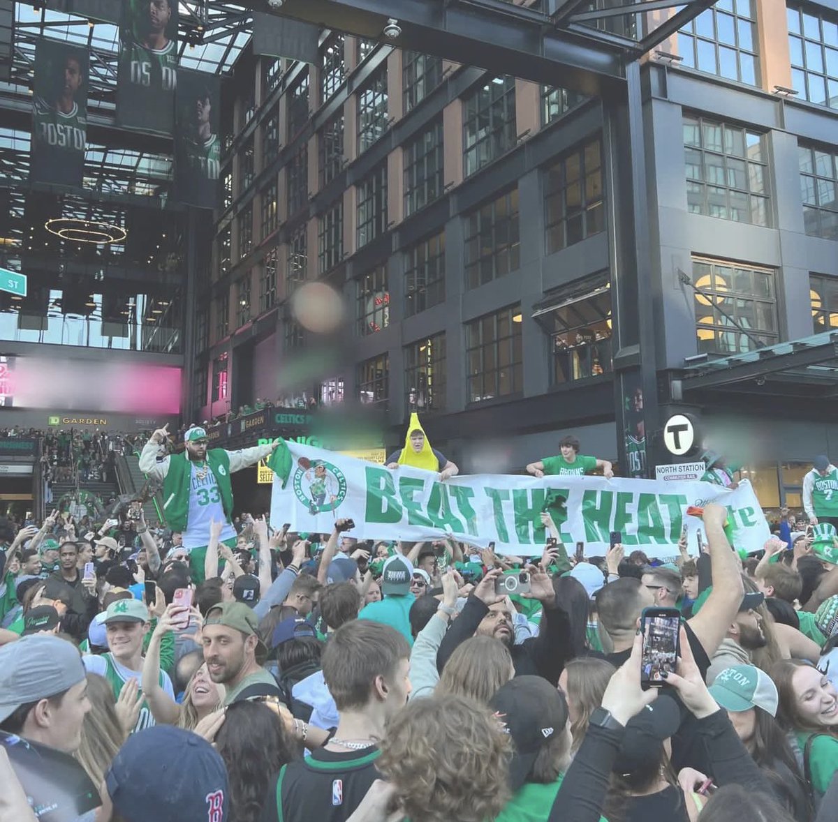 CelticsGRD's tweet photo. @FCHWPO ITS A PARTY IN MY CITYYY 🎥 https://t.co/5EQq8wBWPR