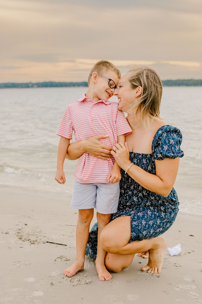 Happy Mother's Day! These moments between moms and their little loves are one of the best parts of delivering a gallery. 💕

#hiltonheadphotographers #hiltonhead #hiltonheadisland #photography #lowcountryphotographer #lowcountryphotography #hiltonheadfamilyphotographer