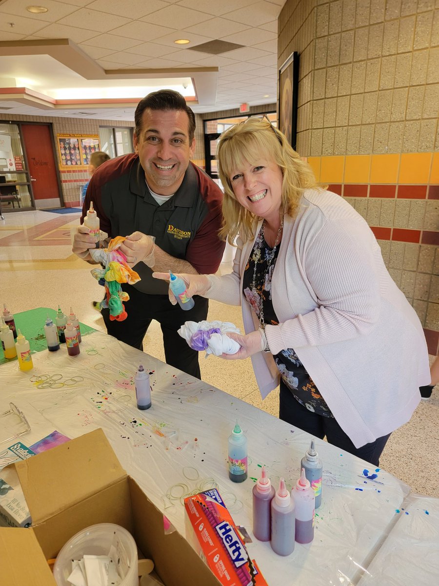 vgilbert3's tweet photo. Verle Gilbert Principal of #HahnIntermediate checking in to
#Vaespchat after tie-dying our staff shirts on Friday. https://t.co/zEyer6QFob