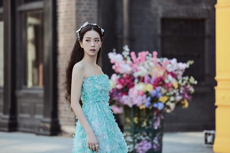 jisooschart's tweet photo. #FLOWER by #JISOO has surpassed 130M unfiltered streams on Spotify in 44 days, the FASTEST song by K-pop Female Soloist to reach this mark. https://t.co/wCCUZtnh3b